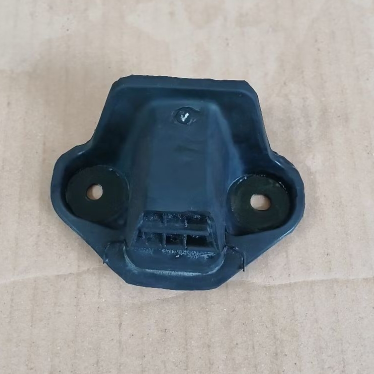 Karet stoper bantalan pintu bagasi belakang tengah kijang inova lama