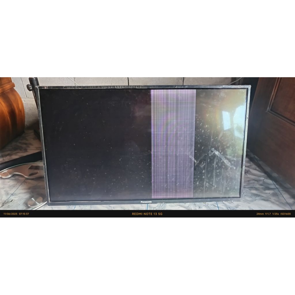 TV LED PANASONIC 32 INCH RUSAK LAYAR
