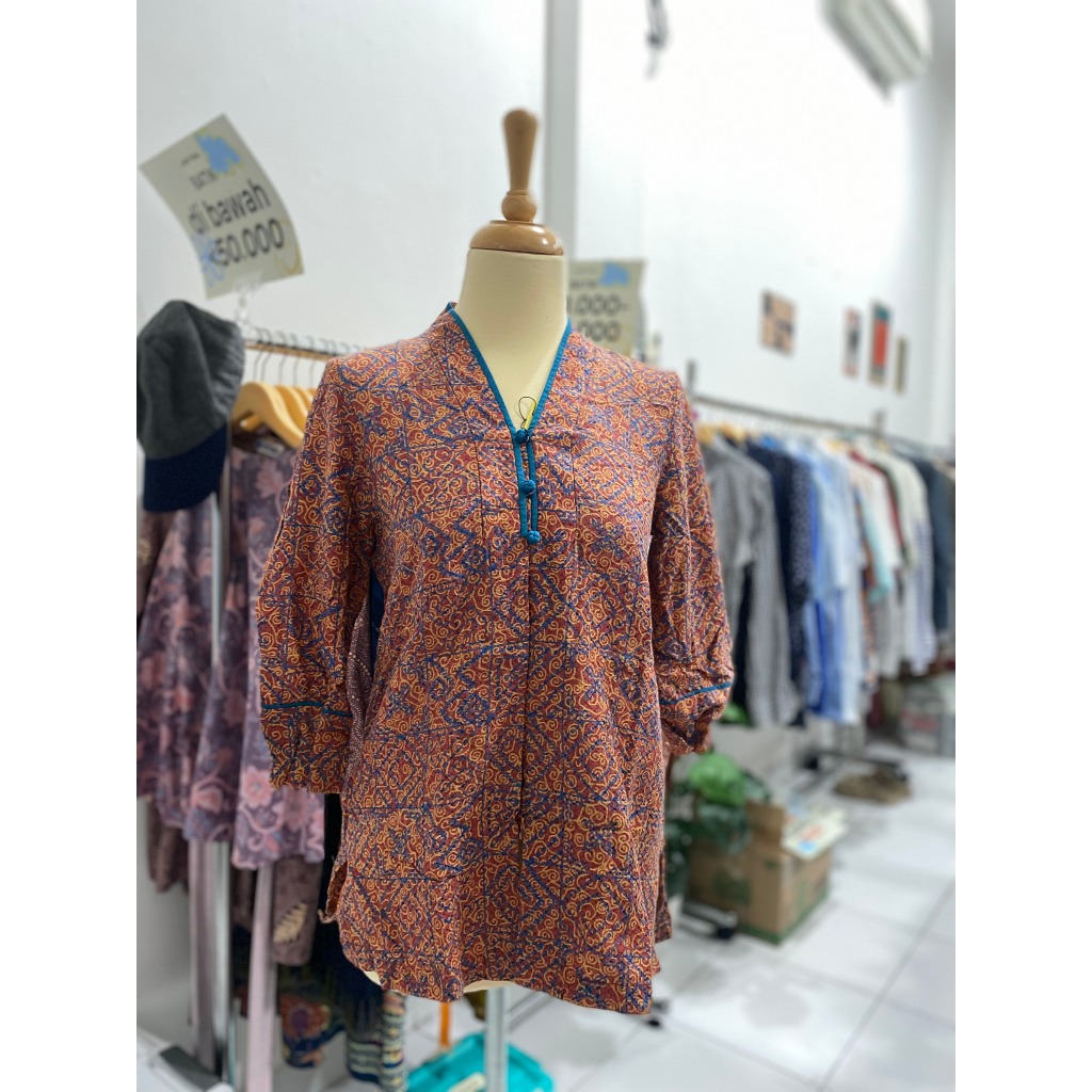 [PRELOVED] Atasan Wanita Kemeja Batik Lengan Panjang NATALIA LIU XS