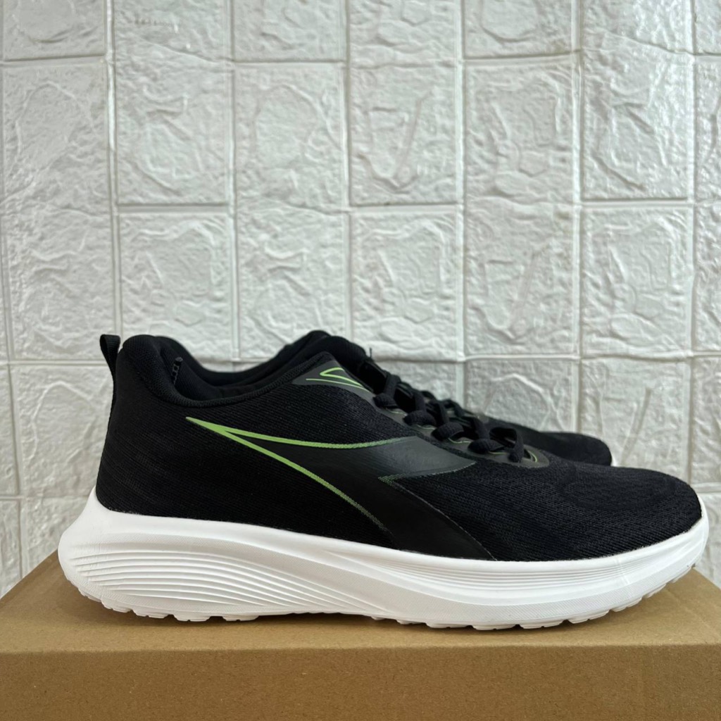 ONLY SIZE 42 SEPATU DIADORA PRIA DIADORA MANVA BLACK WHITE SPORTY RUNNING CASUAL SNEAKER COD ORIGINA