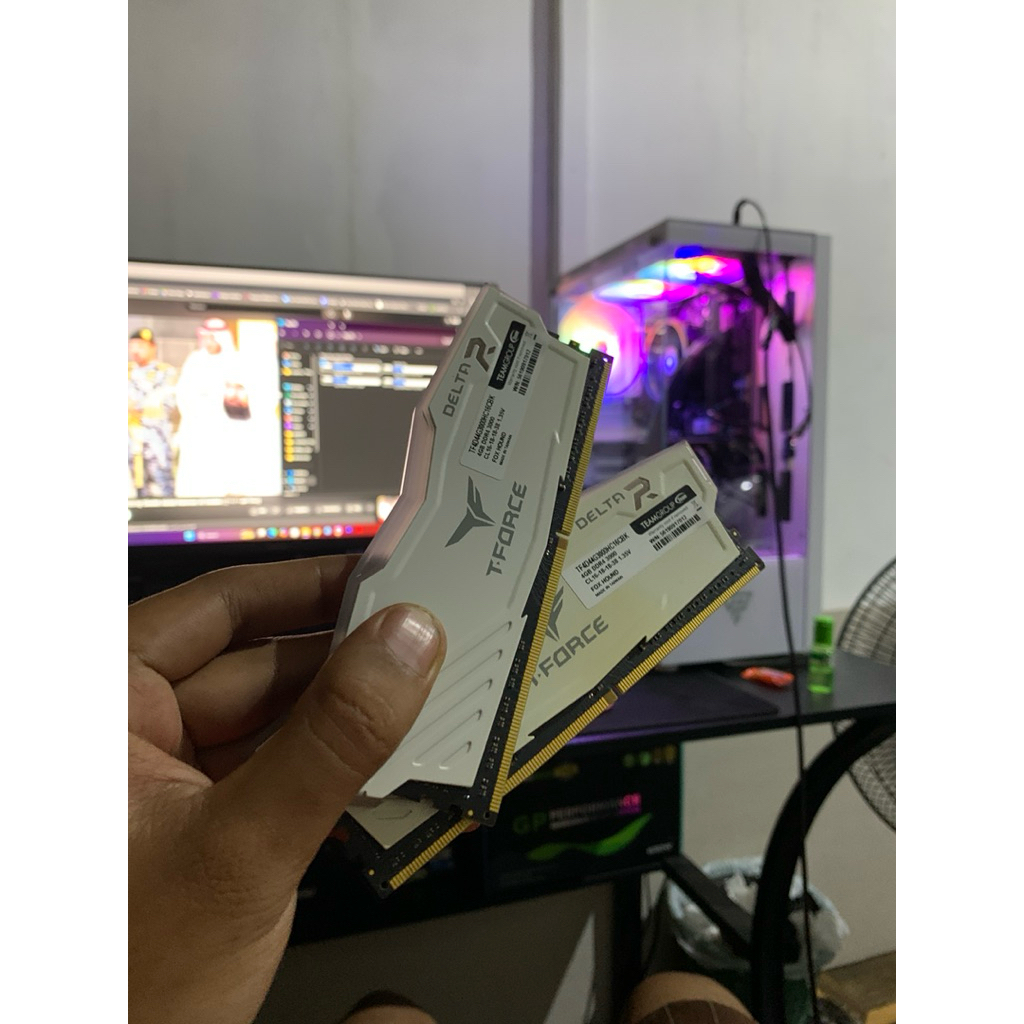 RAM TEAM T-FORCE DELTA 8GB RGB DDR4  3000MHZ