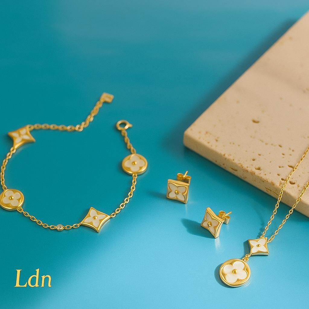 Satu Set Lengkap Perhiasan Titanium Wanita Model Bintang Clover Putih Anti Karat Dan Luntur