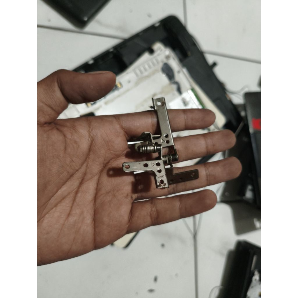 engsel notebook Lenovo e10 30 ori