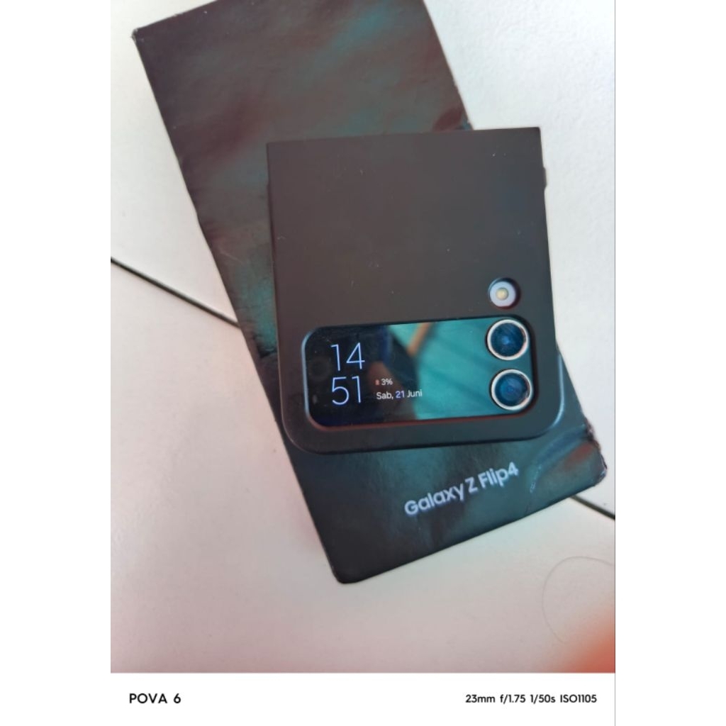 Sparepart/Samsung Zfilp 4 8/128 Minus Lcd