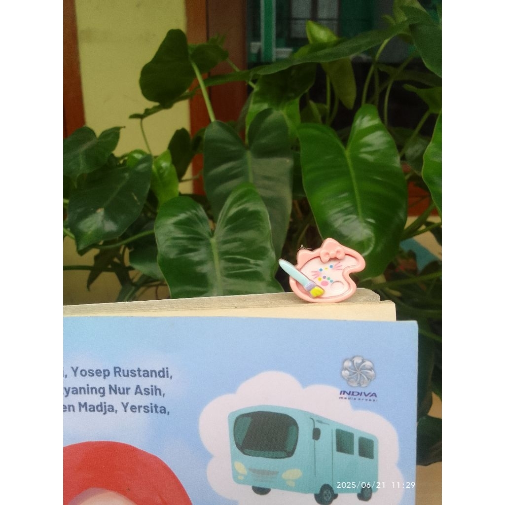 

Paperclip pembatas buku karakter atk / bookmark karakter warna warni dengan clay resin karakter atk