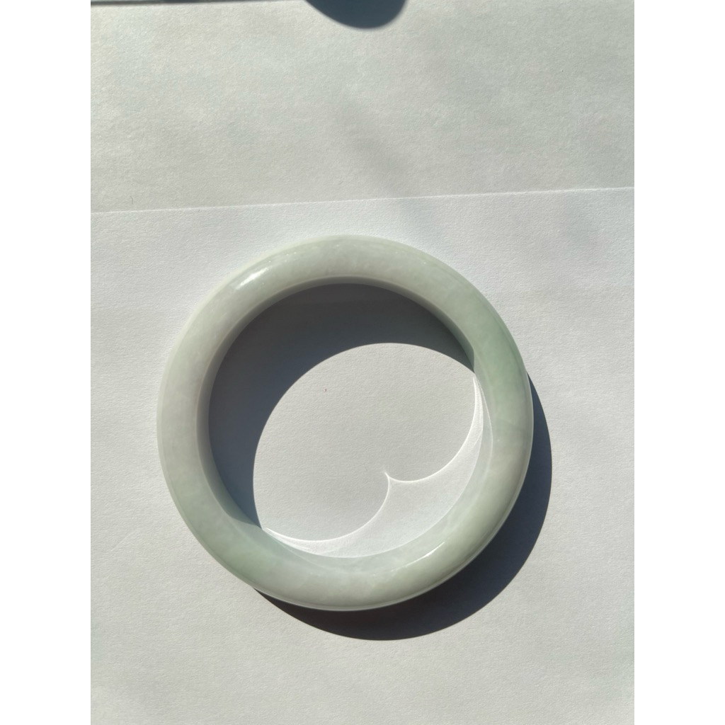 Gelang giok natural type A hijau muda bercorak ungu ukuran 57,3 mm