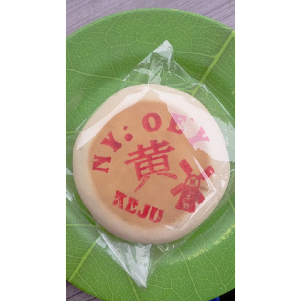 

Kue Bulan Ny. OEY - Keju