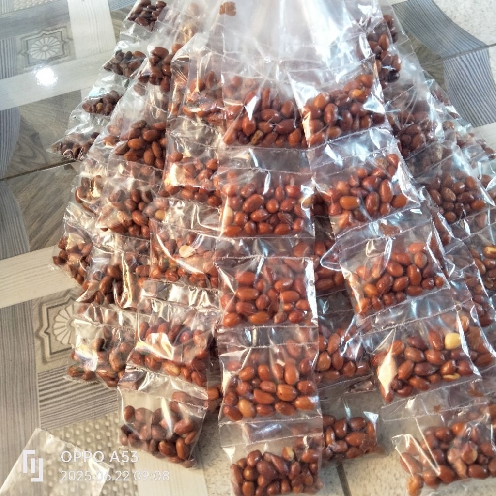 

kacang tanah goreng isi 10renceng /50 bungkus kuwalitas bgus