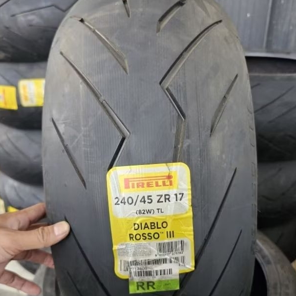 Promo ban Pirelli 240/45-17 240/45 R 17 tubles baru stok lama tipe DIABLO ROSSO III aman tidak retak