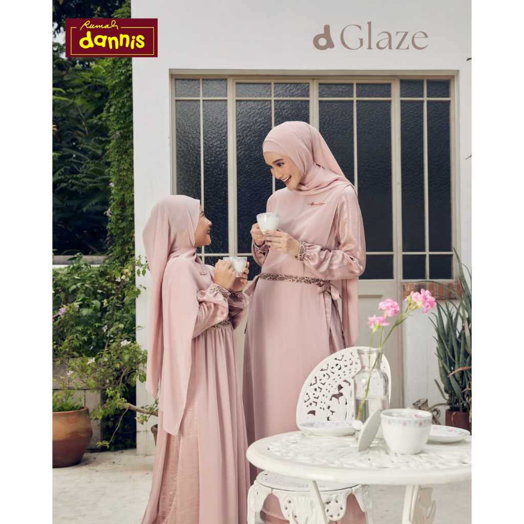 Dannis Couple Mom & Girl D'Glaze / D'Glaze Dannis Collection