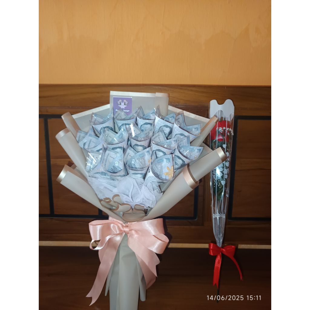 Bouqet Uang Kertas 2000 an 15 Lembar