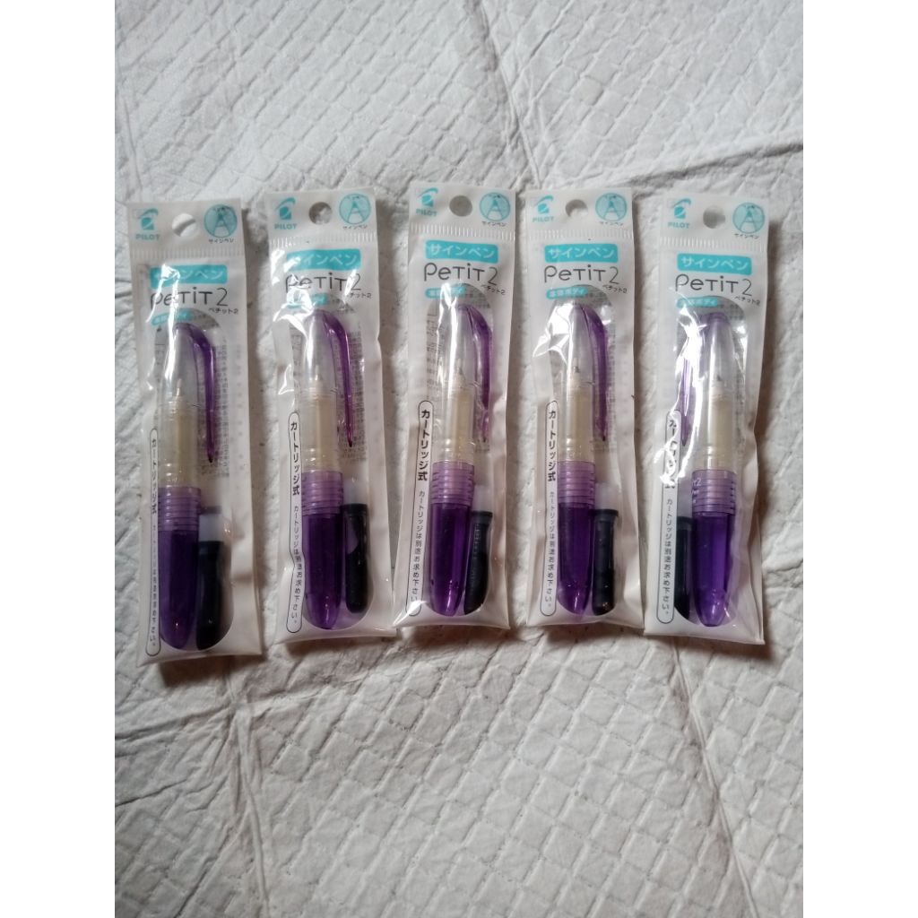 

Pilot pen petit 2 (wrn hitam)