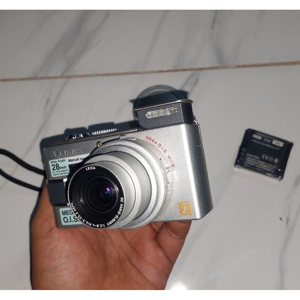 Lumix LX2 silver second