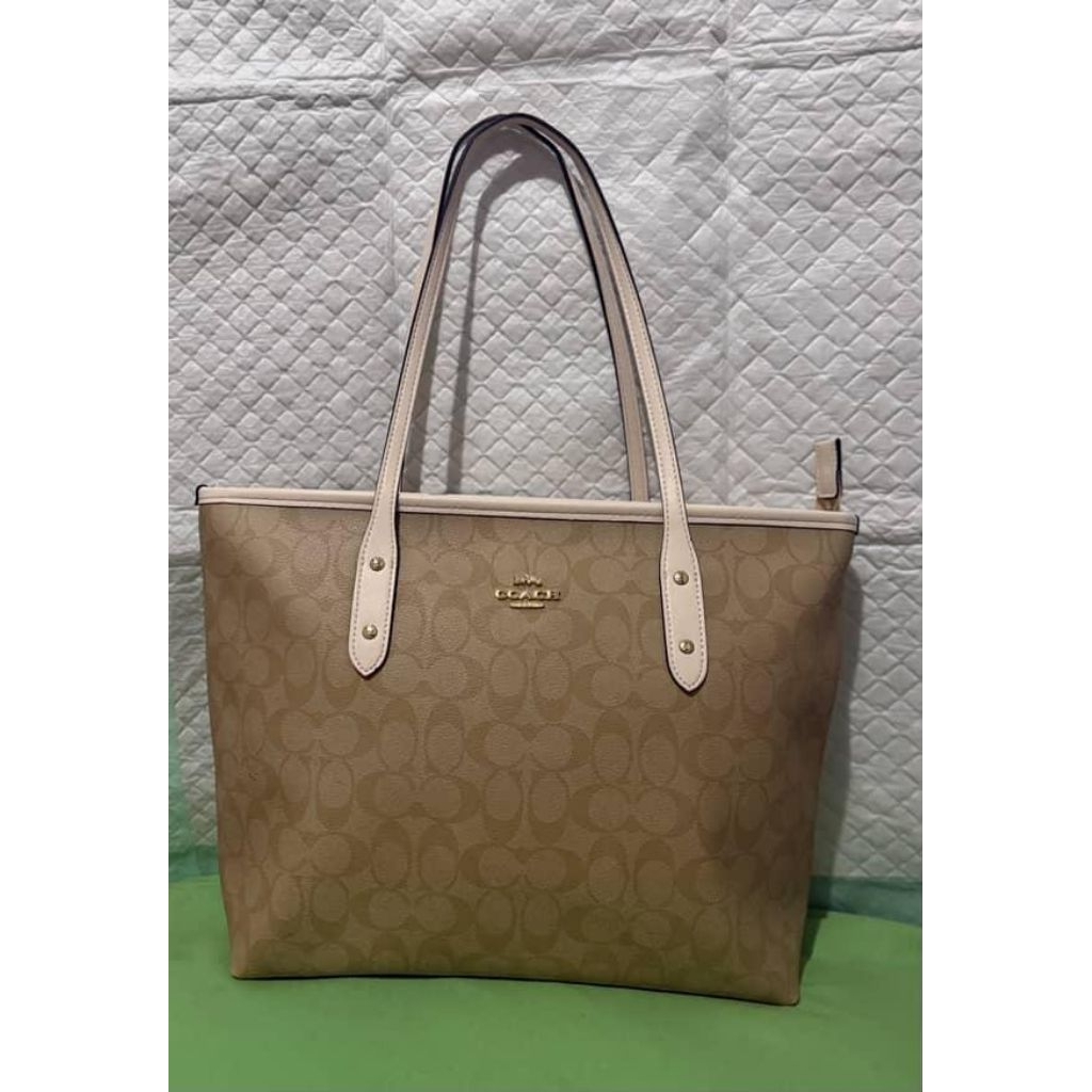 Preloved Coach Zip tote signature chalk