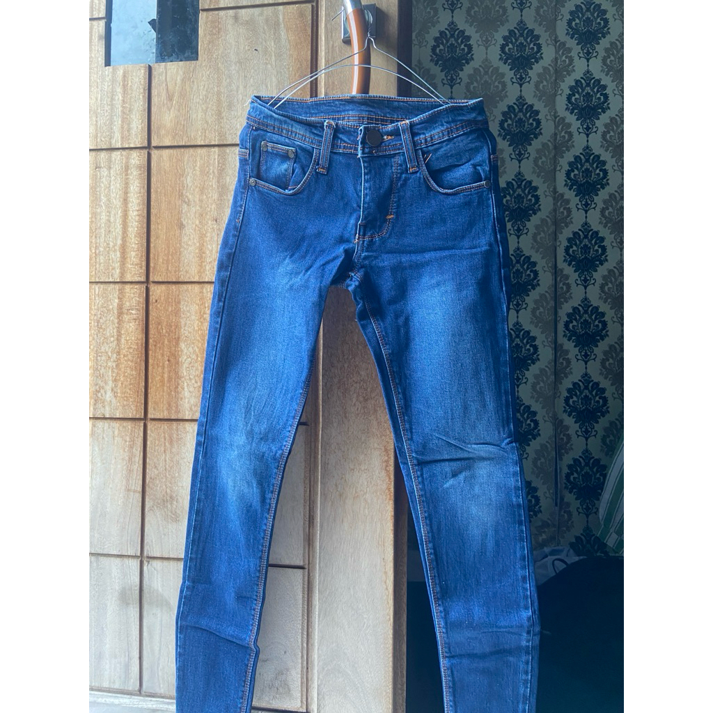 celana levis warna biru laut
