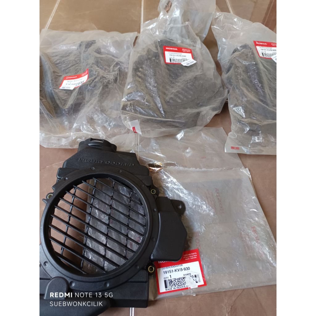 19151-KVB-930 tutup cover radiator honda vario110 karburator original AHM