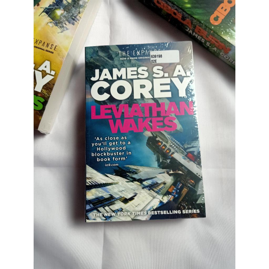 Leviathan Wakes (The Expanse #1) Paperback by James S.A. Corey