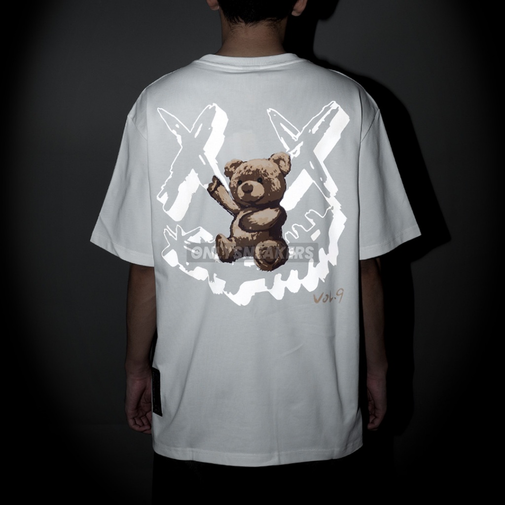 RICKY IS CLOWN MAGIC BEAR REFLECTIVE WHITE TEE