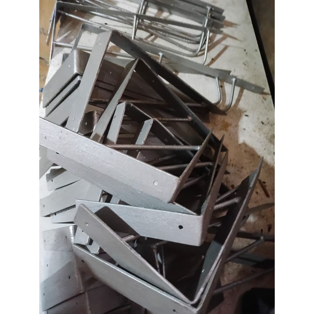 bracket besi rak dinding