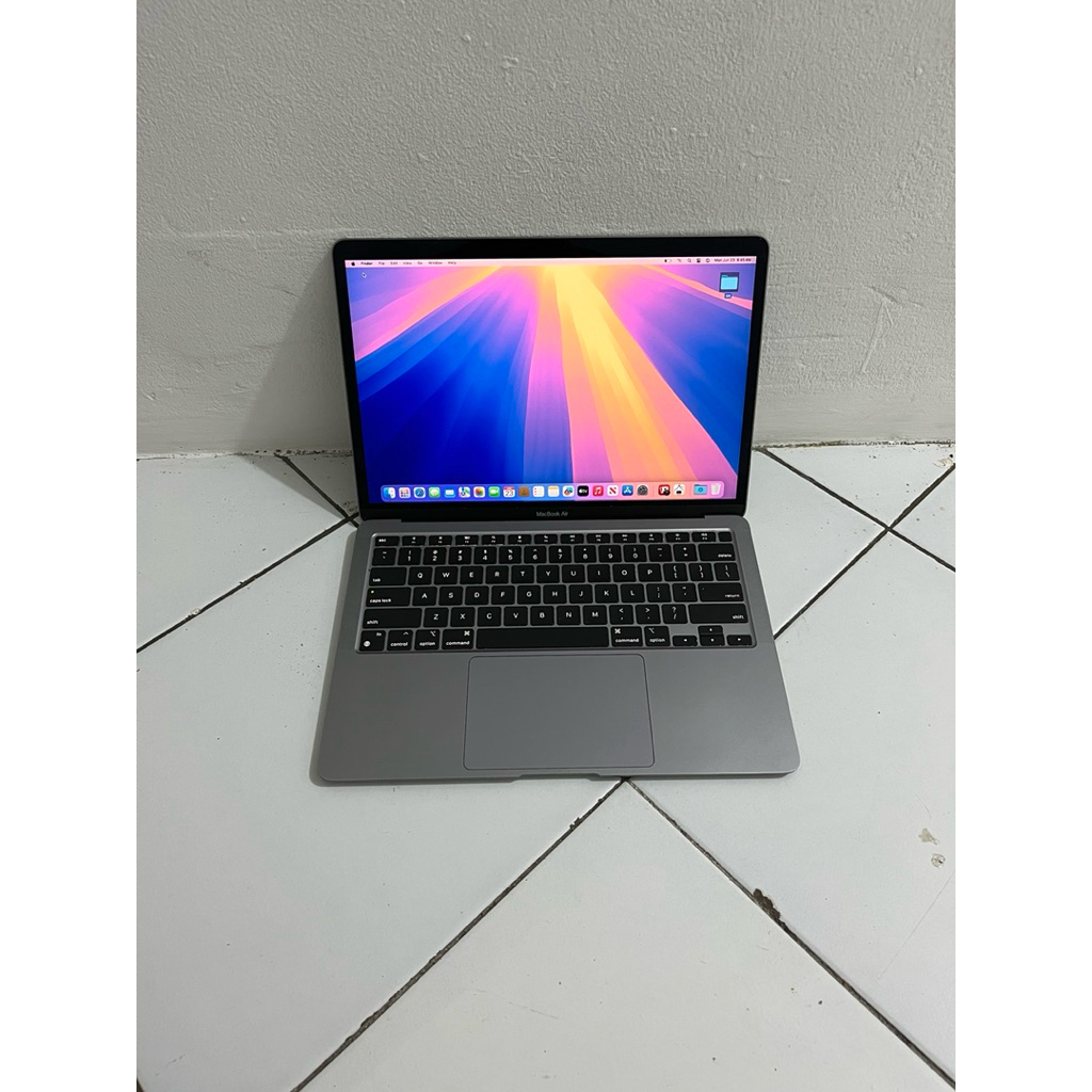 Macbook air m1 2020 8/128Gb 13” Second like new
