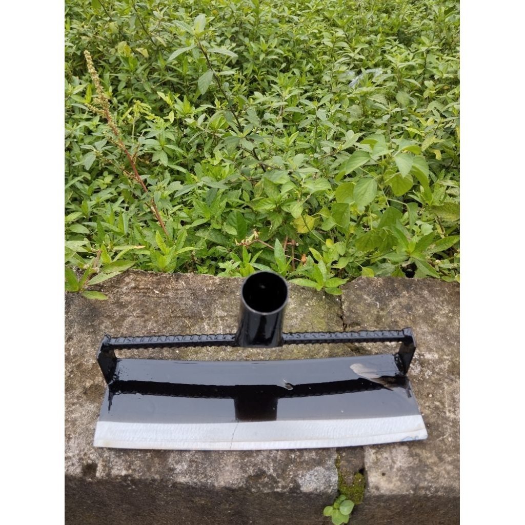Alat Cangkul Garuk Gulma Rumput Liar Bahan Plat Baja, Cangkul Piringan Sawit, Cangkul Rumput Serbagu