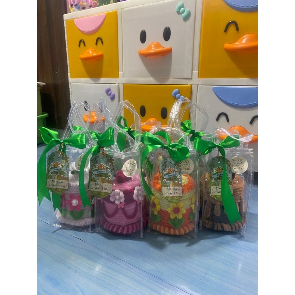 

Hampers Lebaran Toples Bentuk Cake Kawat Bulu By Kayumanis