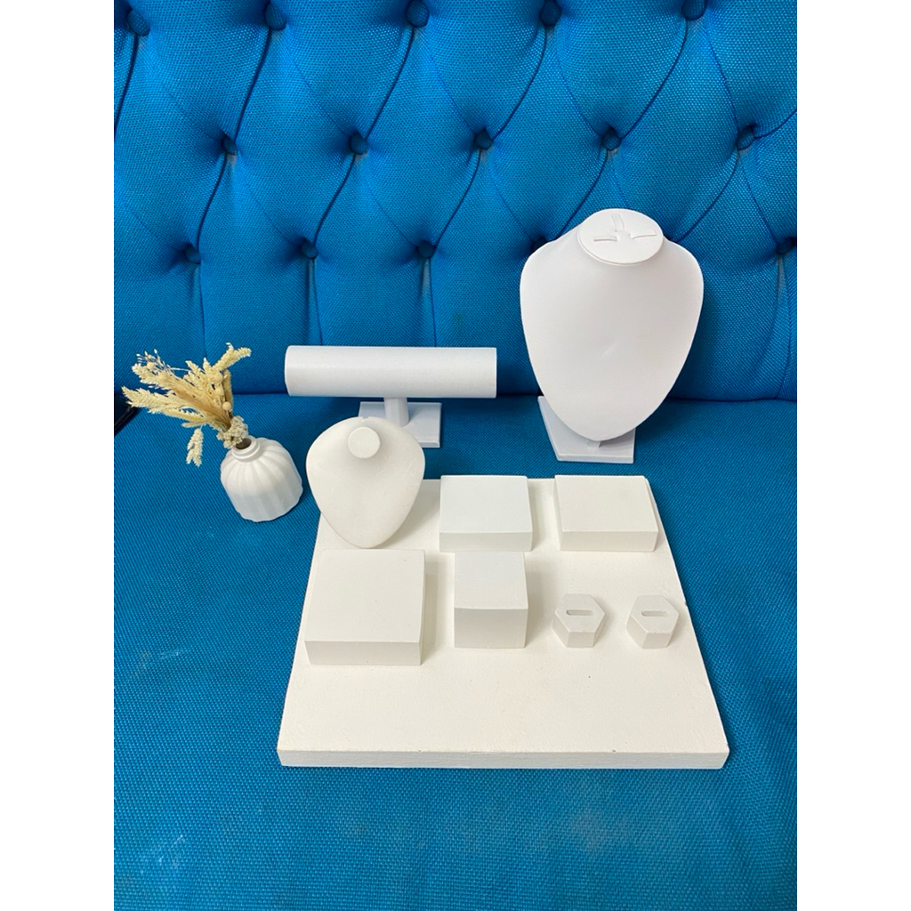 Podium foto manekin gelang kalung