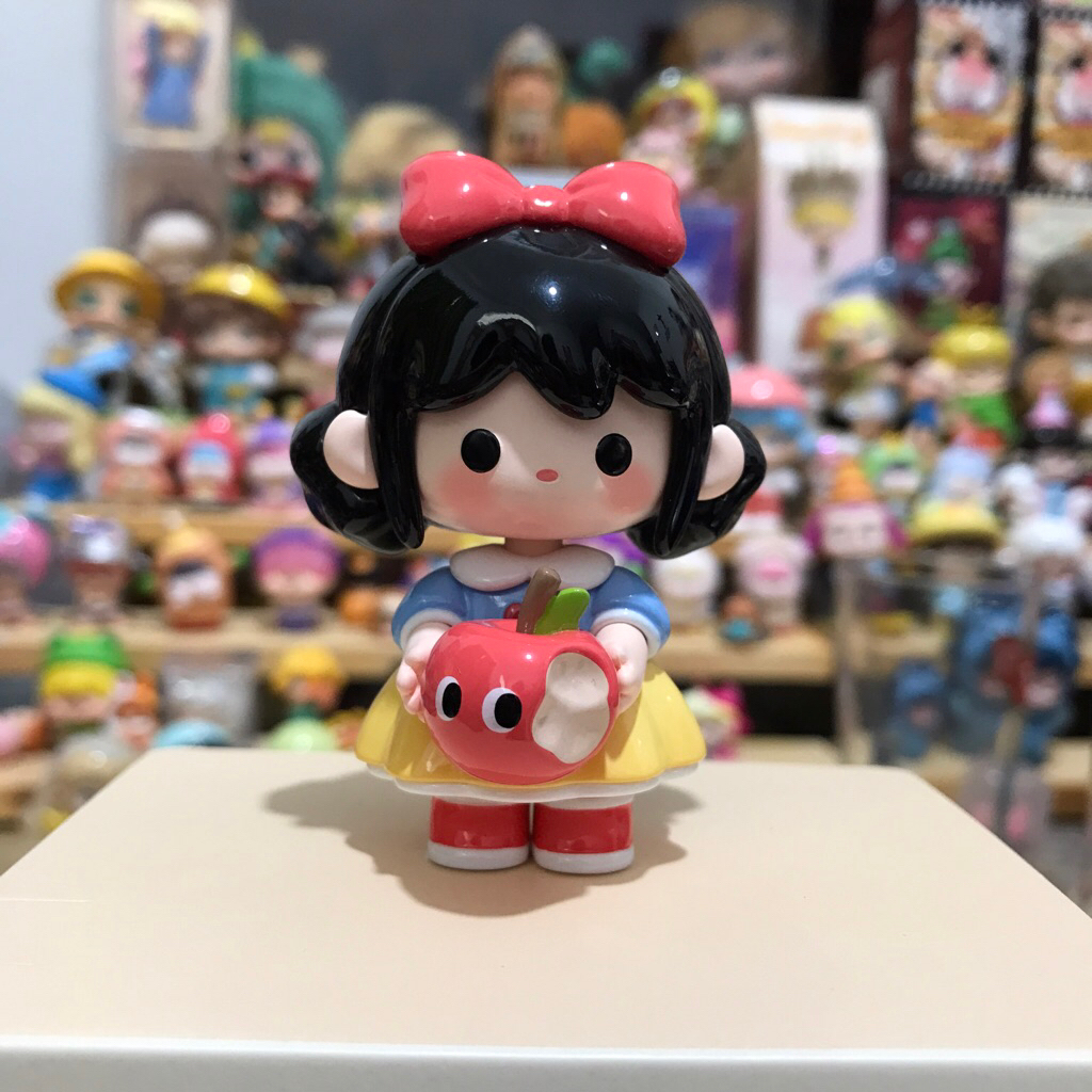 Uutoy selected SNOW WHITE from blind box