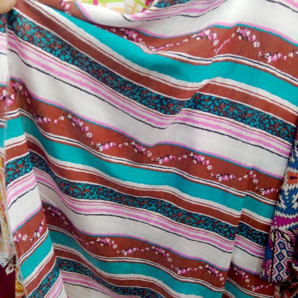 Kain Katun Silky Motif Etnik Garis Warna-Warni – Lembut, Adem & Mudah Dijahit ajt