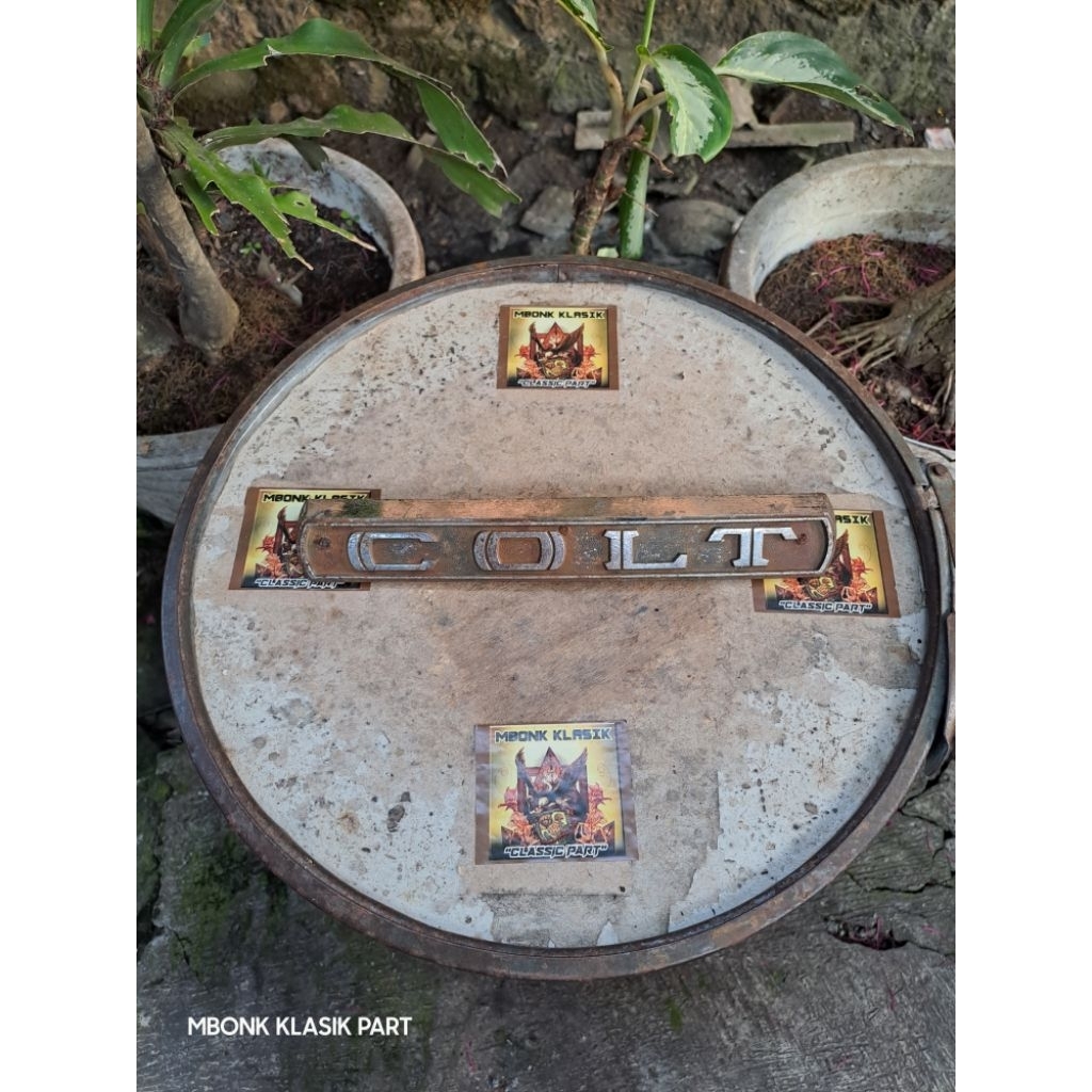 logo emblem colt t120 bagong ORIGINAL logo emblem mitsubishi colt t120 bagong emblem depan colt t120