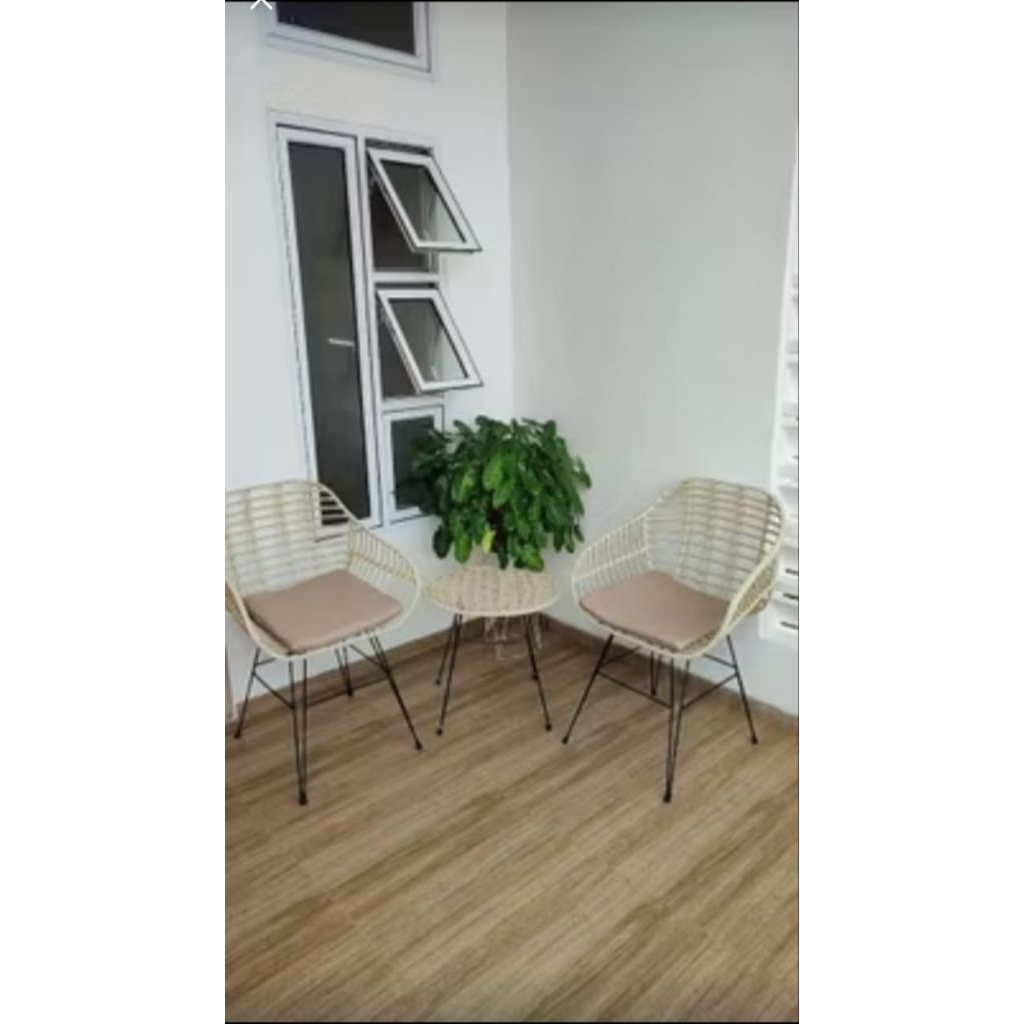 KURSI TERAS KAFE ROTAN MINIMALIS SET BANTAL DUDUKAN / KURSI MAKAN BAR ROTAN SINTESIS HIGH QUALITY