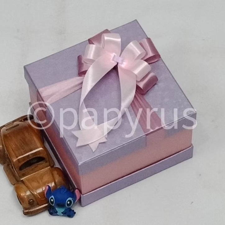 

PAPYRUS Sandwich 15x15 Tinggi 10cm Kotak Kado Gift Box Hadiah V3