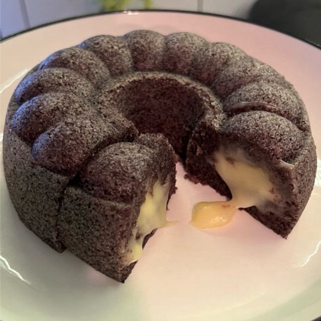 

Bolu Ketan Hitam Keju Lumer mini size 13cm