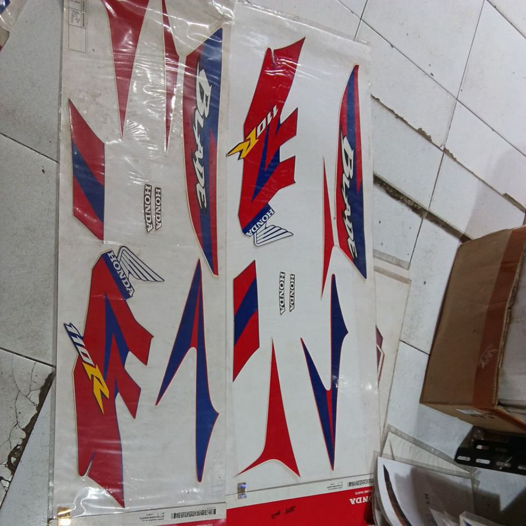 STRIPING BODY HONDA BLADE 110 KARBU SET ORIGINAL AHM