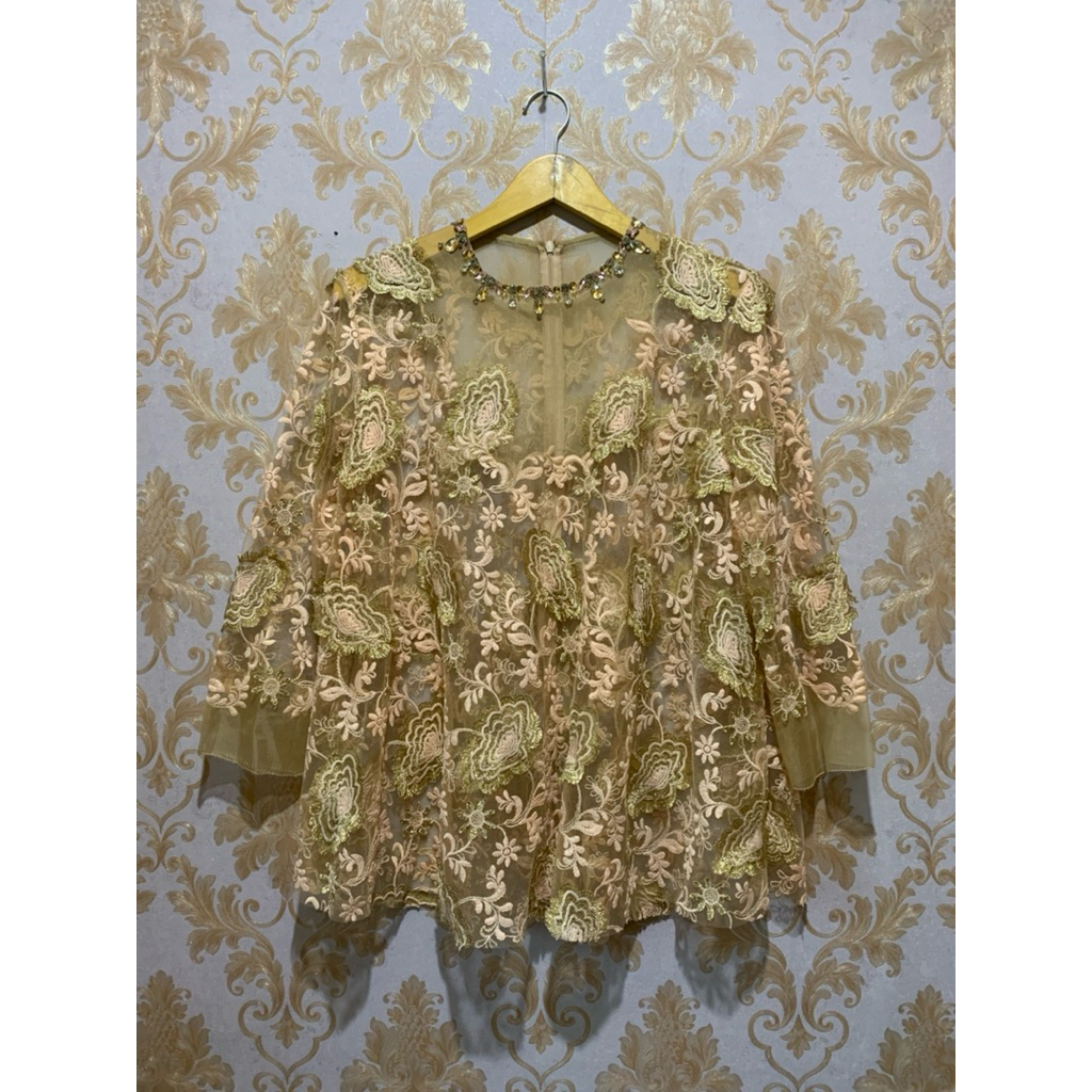 STUDIO 133 BIYAN - Embroidered Tops Size L