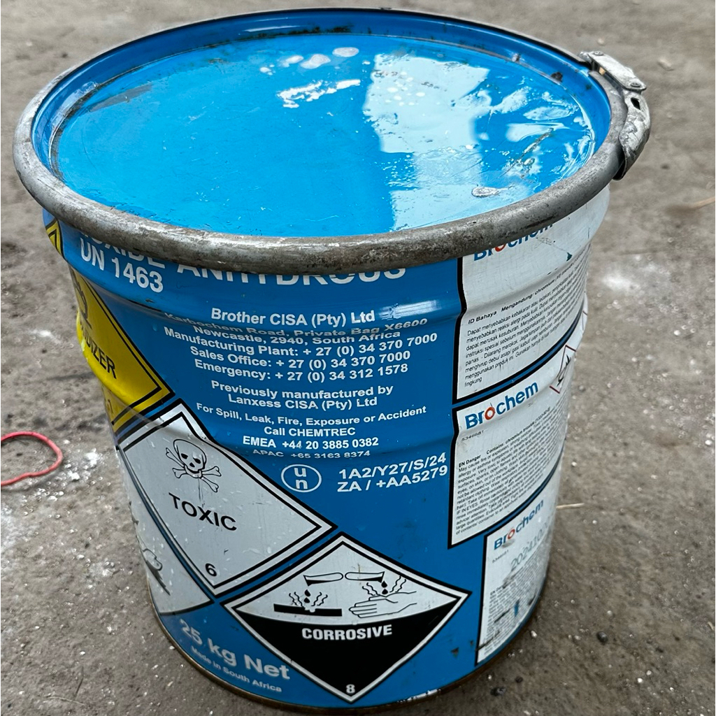 kaleng / ember besi bekas  kapasitas 20 liter