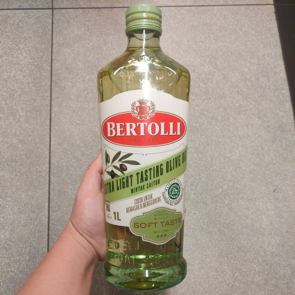 

BERTOLLI EXTRA LIGHT TASTING OLIVE OIL MINYAK ZAITUN COCOK UNTUK MEMASAK MENGGORENG 1L