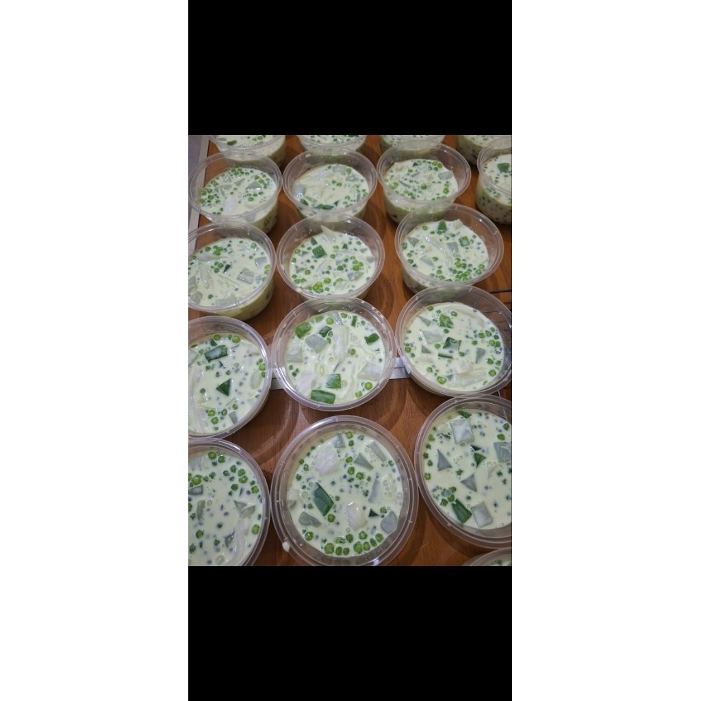 

READY HARI INI ! BUKO PANDAN DESSERT KHAS FILIPHINA