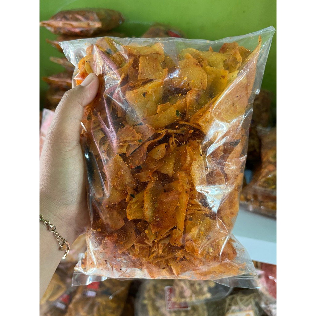 

kripset ( kripik pedas)