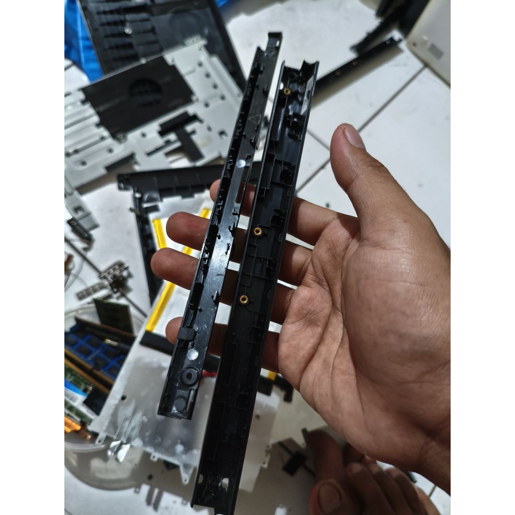 tutup engsel notebook acer one 10 s100x ori