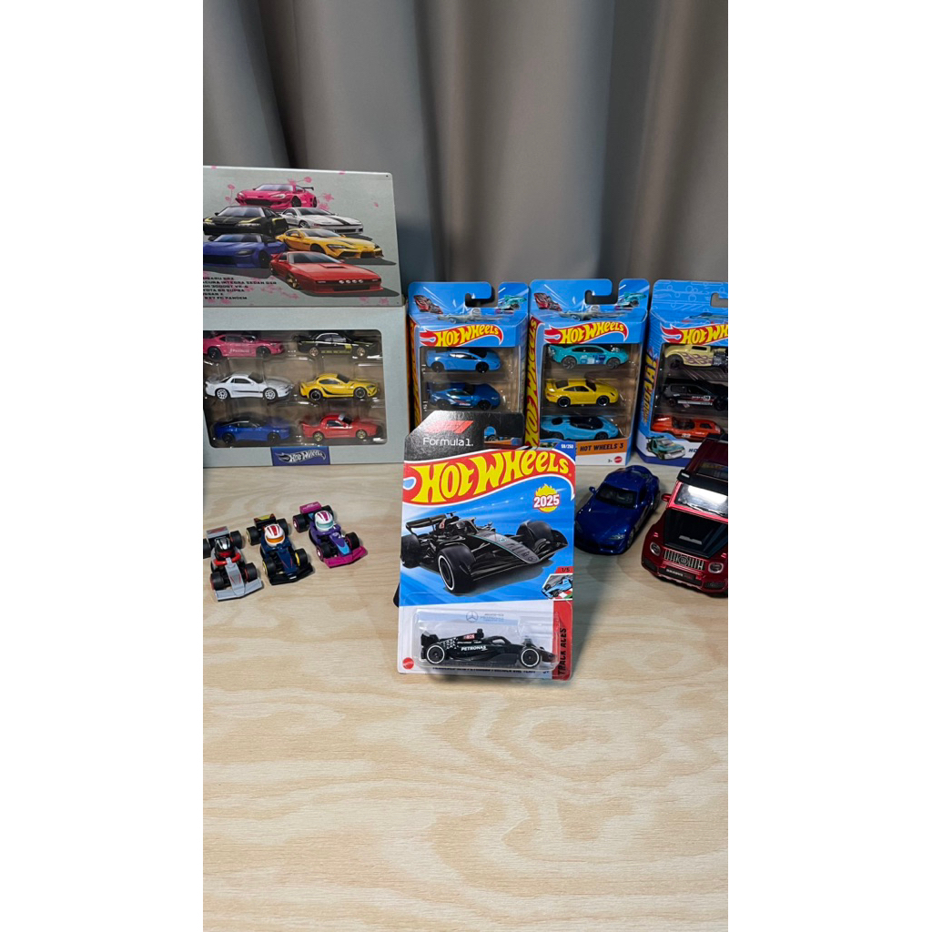 HOT WHEELS F1 MERCEDES-AMG PETRONAS