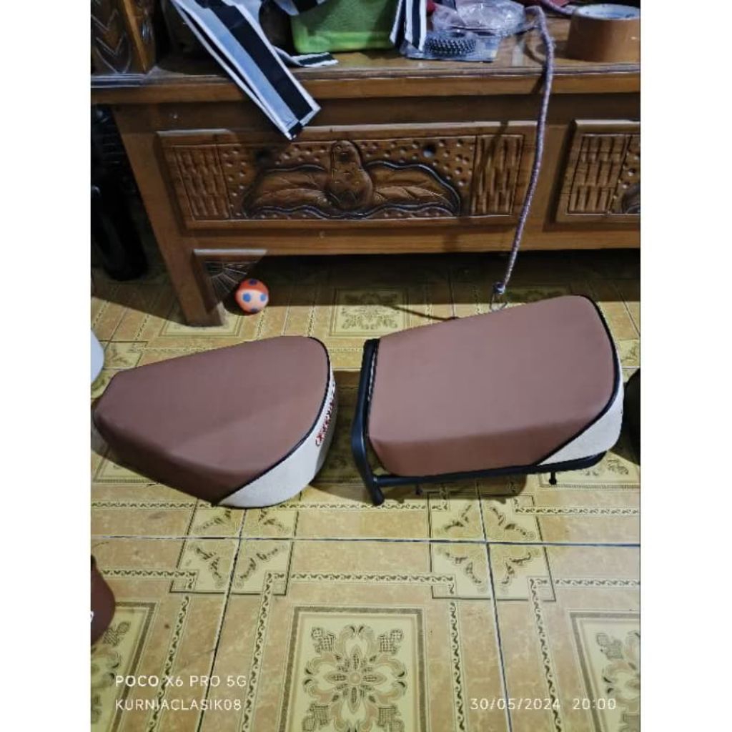 JOK DEPAN BELAKANG JOK PISAH SADEL PISAH JOK MOTOR HONDA C70 C50 PISPOT SET TATAKAN