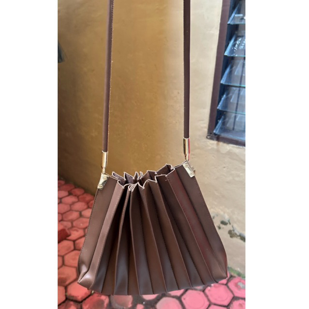 Miniso Sling Bag (Tas Selempang)