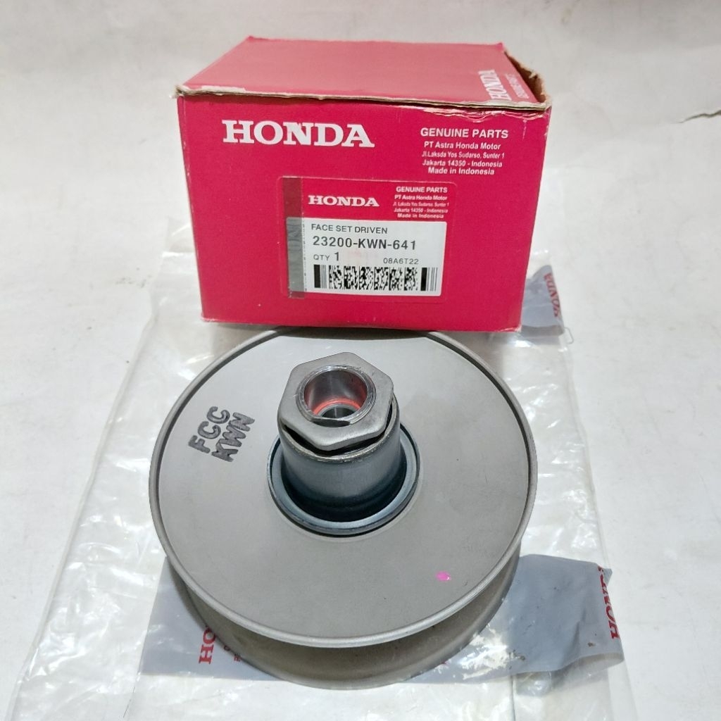 PULLEY ONLY HONDA VARIO 125, VARIO 150 LED ORIGINAL ( KWN )