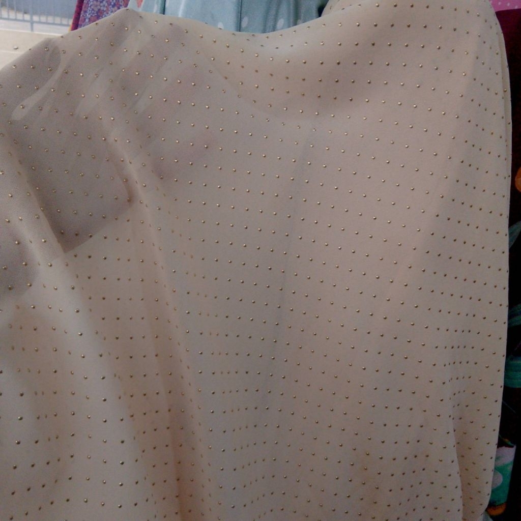 Kain Sifon Tulle Transparan Tabur Payet Mutiara Emas Premium – Bahan Kebaya, Gamis, Hijab, Dress Ele