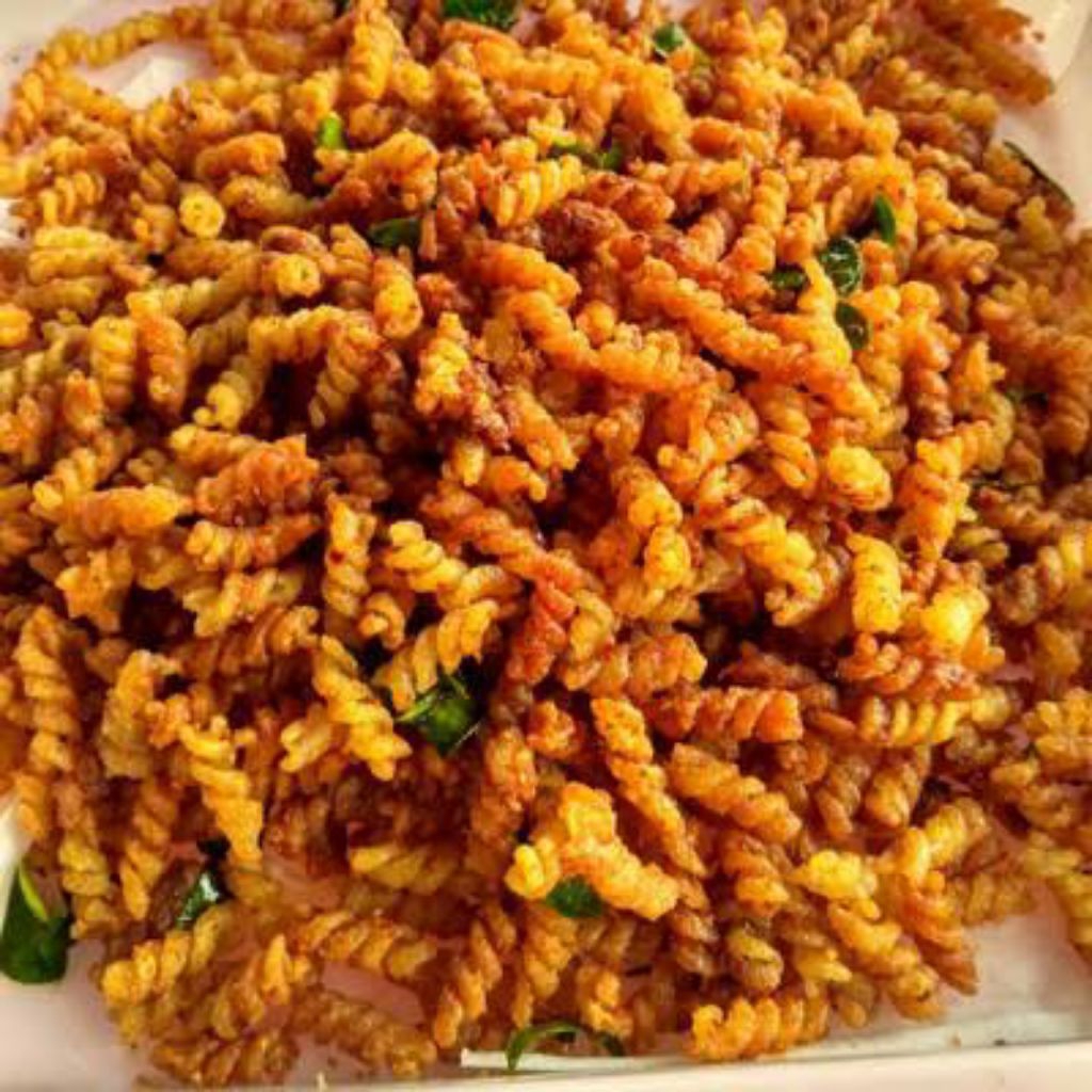 

makaroni spiral gurih pedas daun jeruk 250gr dan 500gr