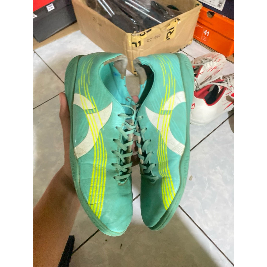 sepatu futsal ortus horizon bekas size 39