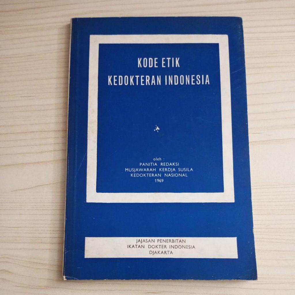 BUKU KODE ETIK KEDOKTERAN INDONESIA OLEH PANITIA REDAKSI MUSJAWARAH KERDJA SUSILA KEDOKTERAN NASIONA