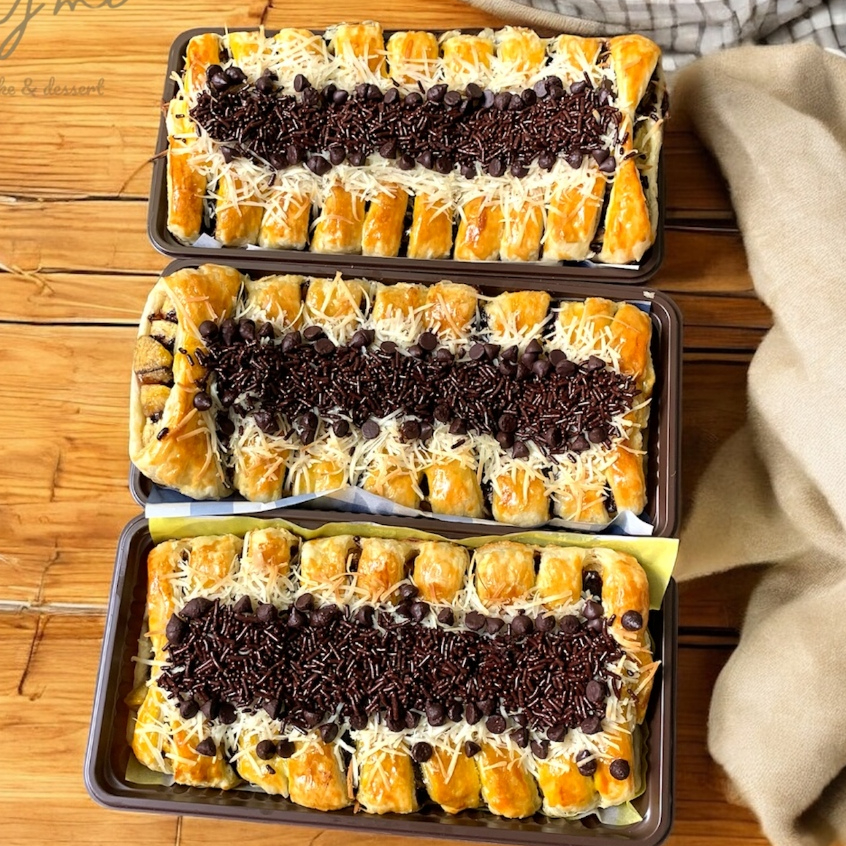 

YMI - Strudel Pisang Coklat Keju 20x10cm Pisang Premium Dark Chocolate dan Keju Crispy Renyah