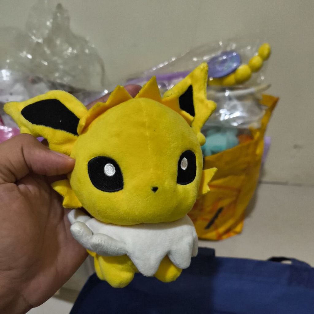Boneka Pokemon Pokedoll Jolteon
